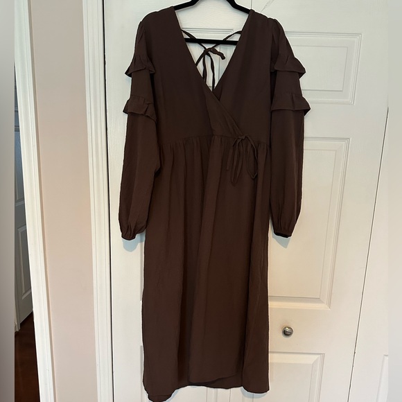 Chic Long Sleeve Midi Brown Dress with Ruffle Detail - Picture 1 of 5